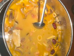 -花菇朵·云山雀 ll 野生菌锅·野果酸汤·精品滇菜(万柳店)