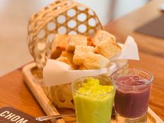 -Chom Cafe and Restaurant