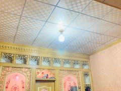 -烤肉小伙烤肉店