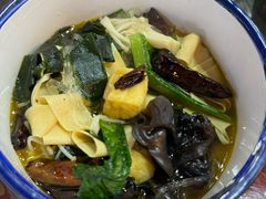 老大连清汤麻辣烫-喝丢一只鞋海鲜烧烤(总店)