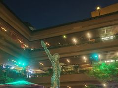 -瑞虹新天地月亮湾