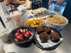 巧克力泡芙-W COLLECTIVE  DESSERT SHOP