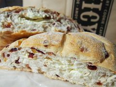 三角芝士包-Juicy Bakery(大学路店)