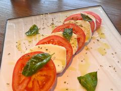 马苏里拉配番茄-FABIO’S费比欧披萨餐厅