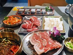 -围炉肉舍•炭烤活鳗•丹东海鲜烤肉(步行街店)