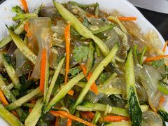 -三江鱼东北特色铁锅炖(骆驼店)