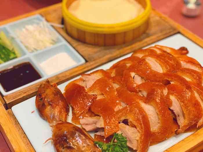 巴国人家-"这个饭店是个大众消费的场所,尤其是大厅经.