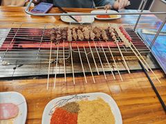 -哈尔滨小酒馆·鲜肉现穿自助烧烤(康新花园店)