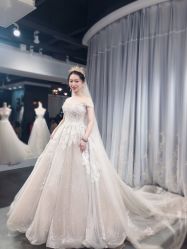 -艾米丽婚纱礼服