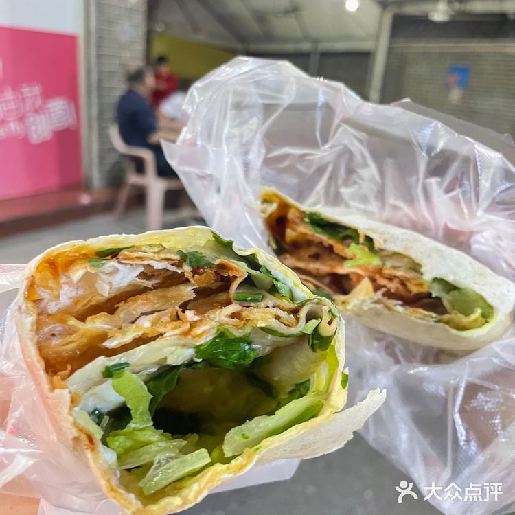佛大的西施煎饼果子，6块钱一个真的超饱！