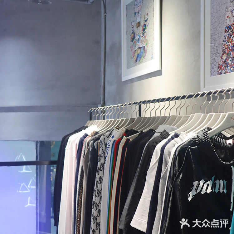 一整面bearbrick！深圳超好逛的积木熊🐻买手店