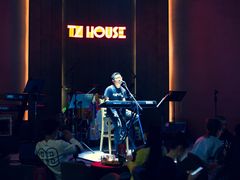 -TZ House音乐现场(来福士中心店)