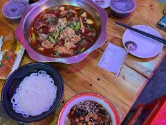 -爆炸头阿姨小四川正宗川味小吃(无任何分店)