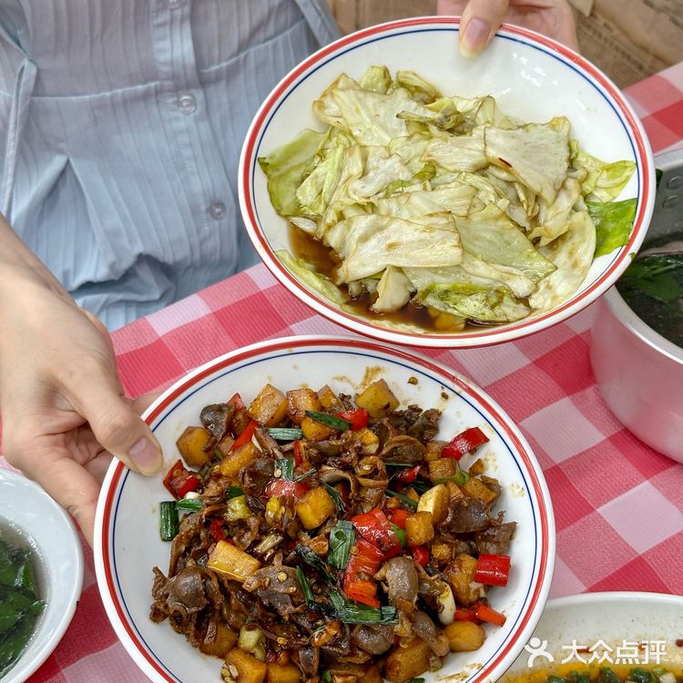人均30+下饭菜！果然好吃的还得是这种小破馆