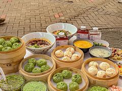 -李与白包子铺(桐梓林店)