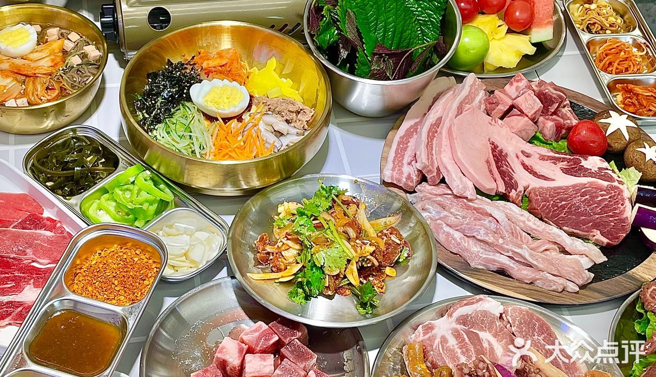 千万别来这家烤肉店 我怕吃完走不动了