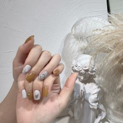 -花岐款式专研健康美甲沙龙