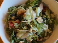 希腊沙拉搭鸡胸肉-味德西餐音乐酒吧 Wade's Bar&Grill