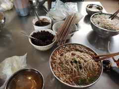 -正宗杨记普洱酸醋米线(总店)