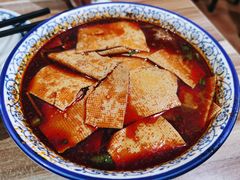 红油米线加豆皮-老字号杨坡红油米线腊汁肉夹馍(东四道巷店)