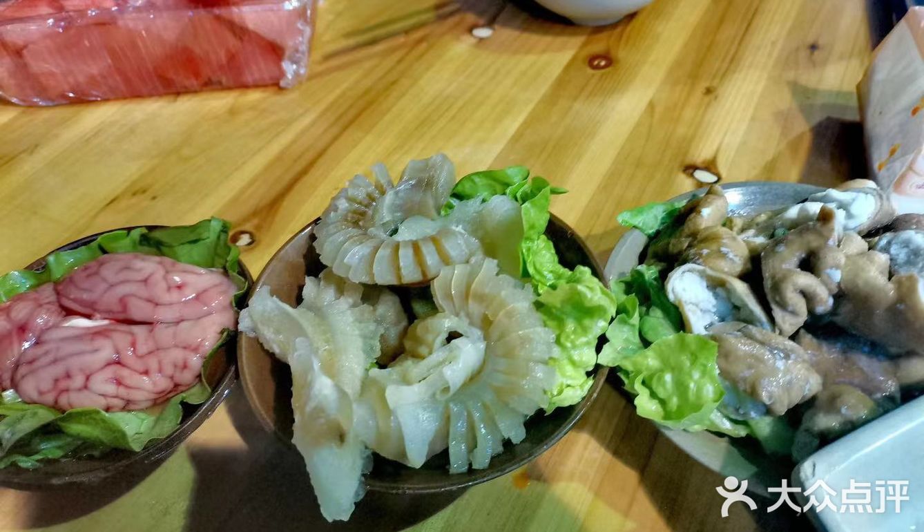 晒完太阳吃火锅，到火锅一条街吃大龙