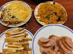特色辣白菜炒饭-聚合鑫东北熏酱熟食麻辣面(长阳店)