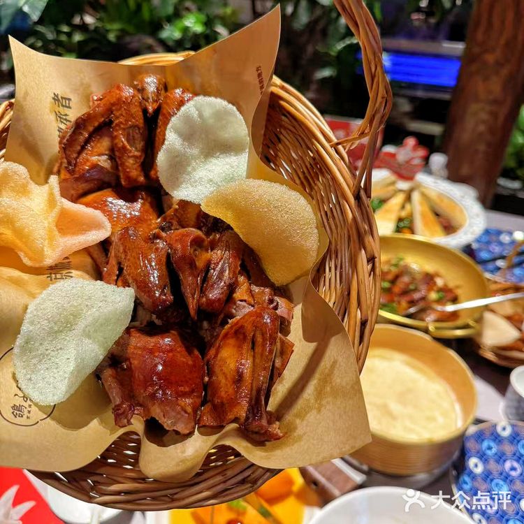 鸽子张家宴绝了！方庄宴请天花板，脆皮乳鸽封神