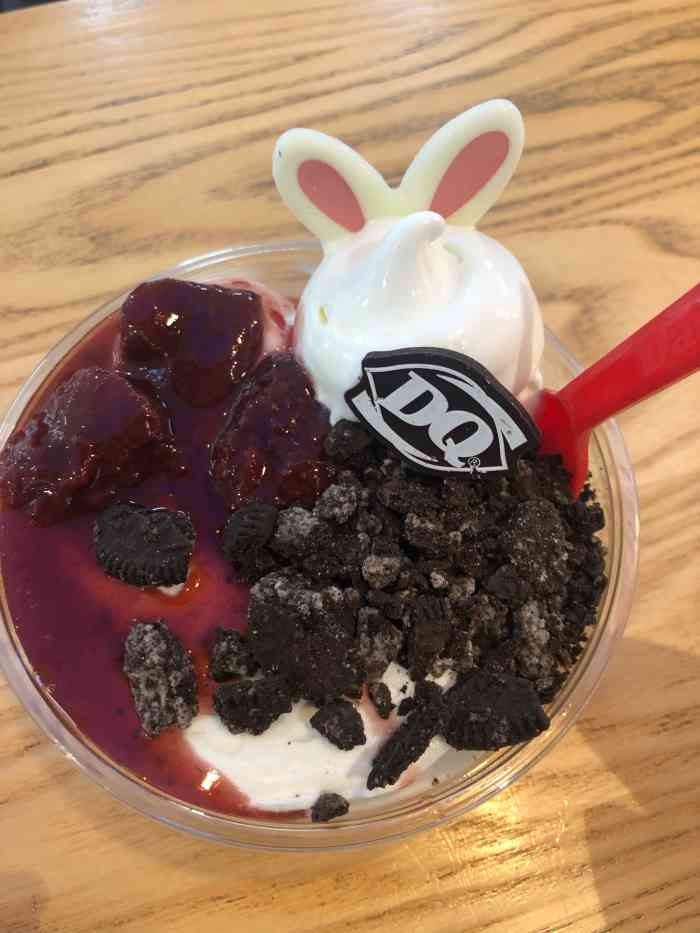 dq冰淇淋(昌平国泰店)-"#点评有礼# 「单球蛋卷」单球蛋卷在做活.