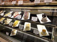 面包甜点陈列柜-老佛爷饼店