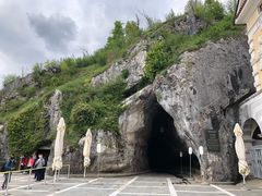 -波斯托伊纳溶洞