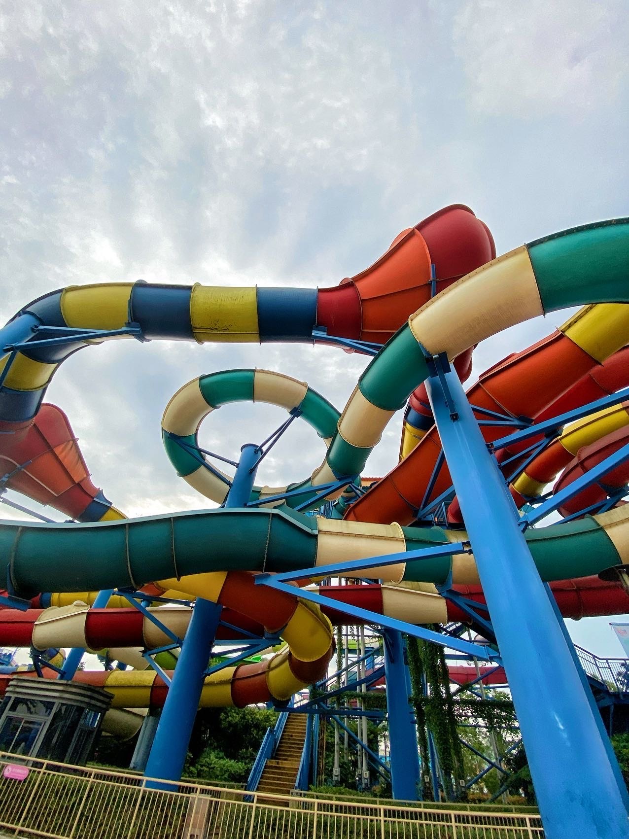 镜湖水上乐园,一座水上的梦幻城堡