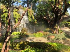 -Chom Cafe and Restaurant