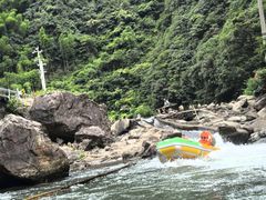 -安吉龙王山峡谷漂流