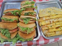 早点烧饼夹鸡蛋-孟记粥铺·家常菜·烧烤·粥(亚运村店)