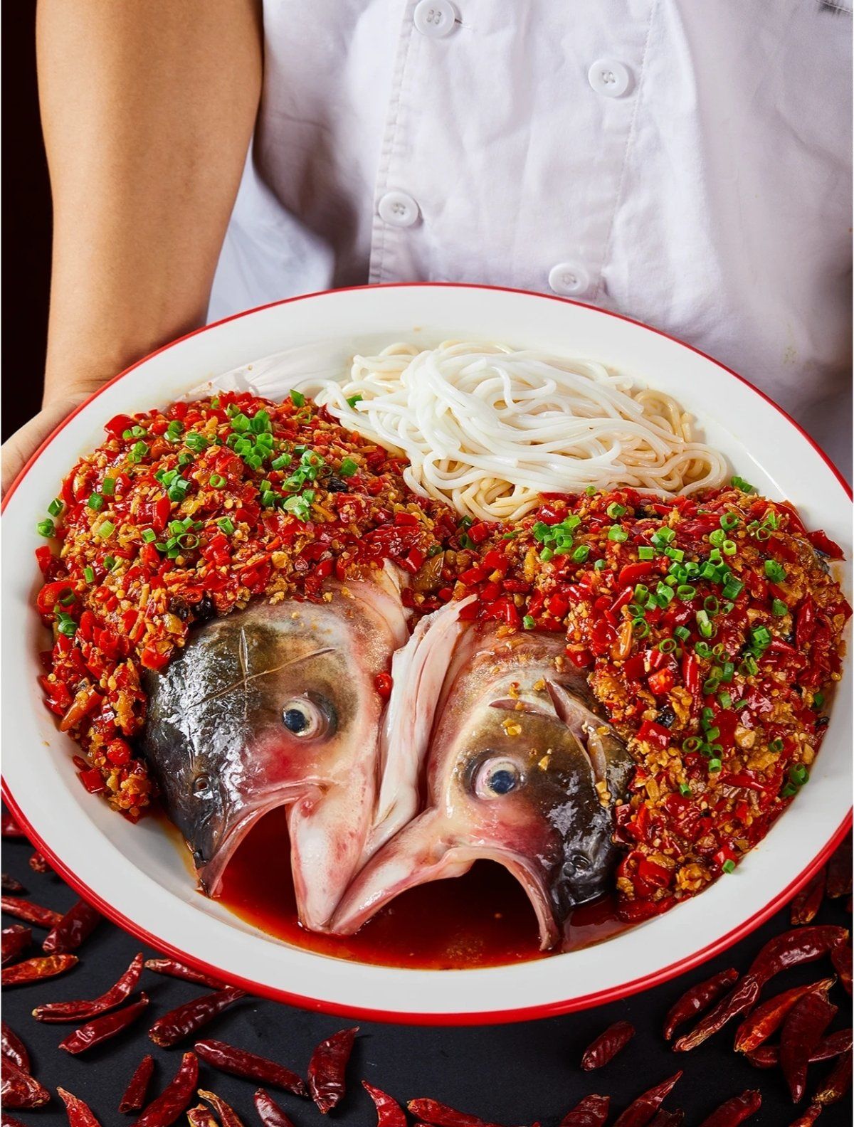 🌶️ 寻湘记品鉴湘菜:老坛剁椒鱼头配手工面