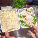 拾岁的每一道菜都很新鲜。量大实惠，团个双人餐三个人都够