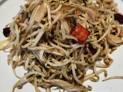 炝炒豆芽-湘渝人家·川湘菜(十里河店)
