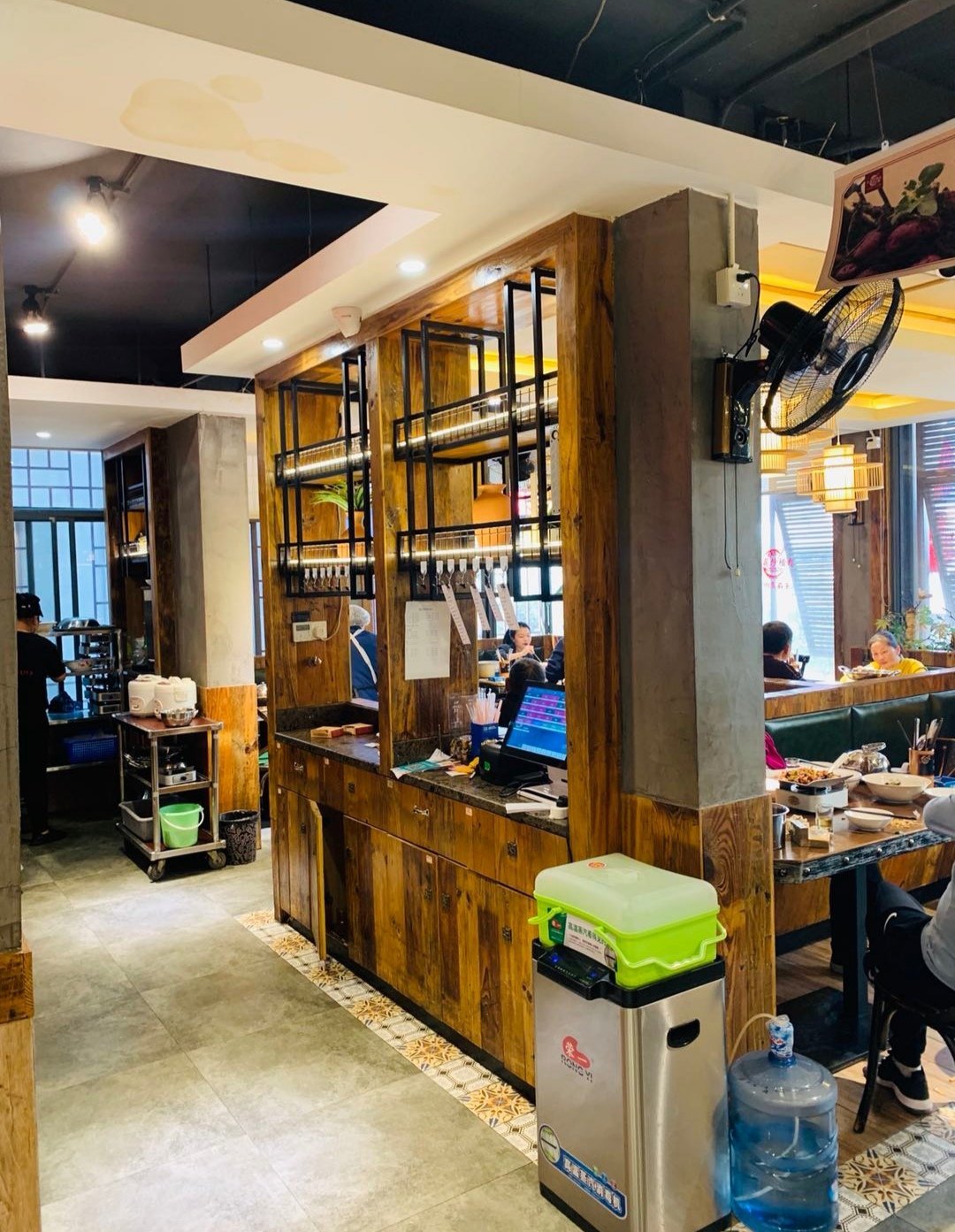 据说这家店是湘菜大师许菊云开的店,虽然没-大众点评