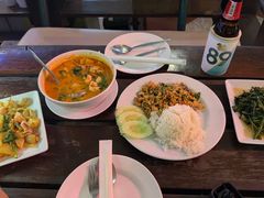 -Green Tree Rest. & Pub