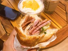 -Bánh Mì Huynh Hoa