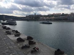 -多瑙河畔鞋履雕塑