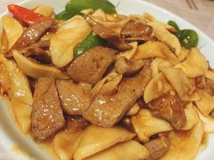 猪肝炒杏鲍菇-吉事利茶餐厅