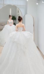 -洋洋婚纱品牌集合店