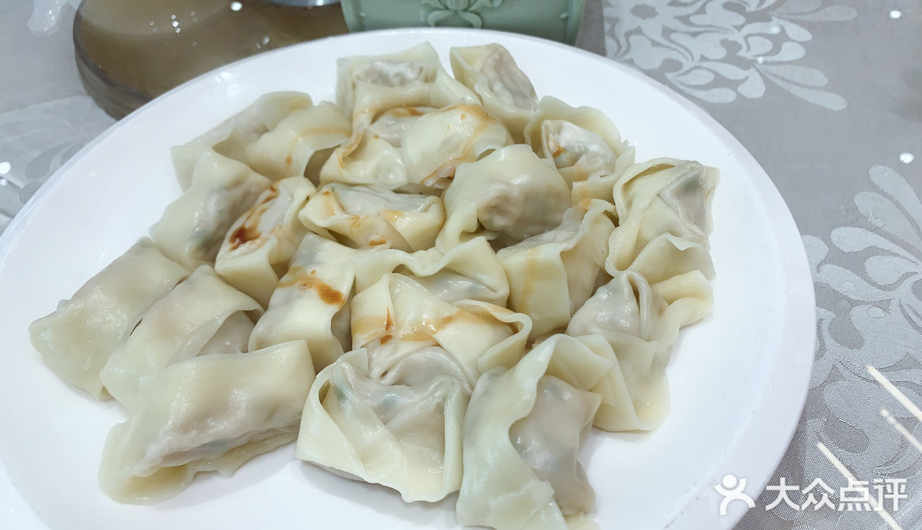 苏轼是一个会吃爱吃，又会烹饪的全能吃货，尤其喜爱吃鱼