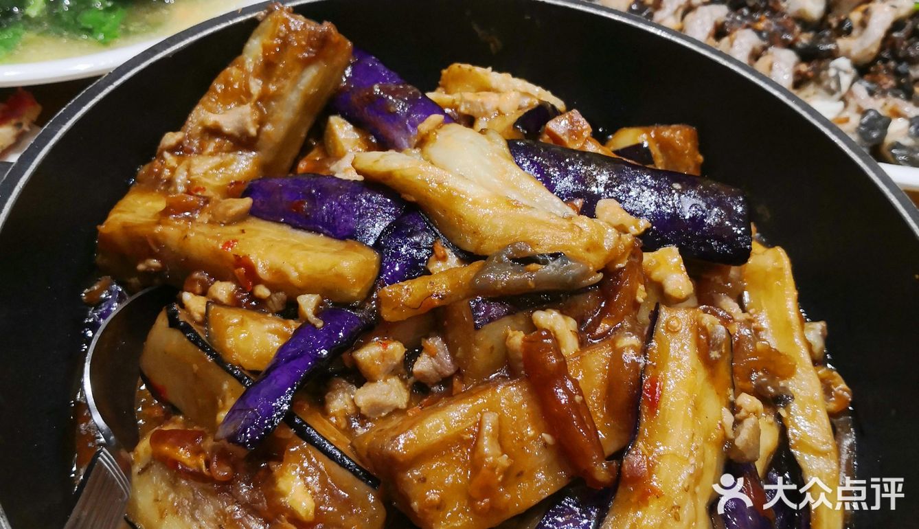 结果出品有惊喜。烧鹅皮脆肉香。阿拉斯加长脚蟹口味略淡