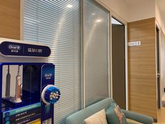 -瑞尔齿科(上海长风大悦城店)