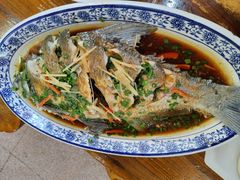 葱油鳊鱼-芦茨金富饭庄·25年老字号·专做稻草鸡