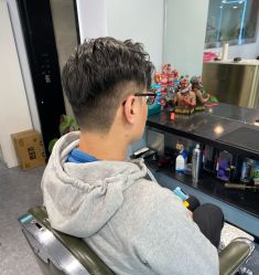 -15C7 男士理发馆 烫染专业店