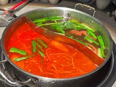 -伴山牛贵州黄牛肉火锅·苗疆非遗艺术餐厅(上海首店)