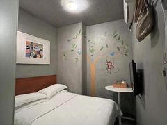 -卡罗酒店(东门晒布地铁站店)